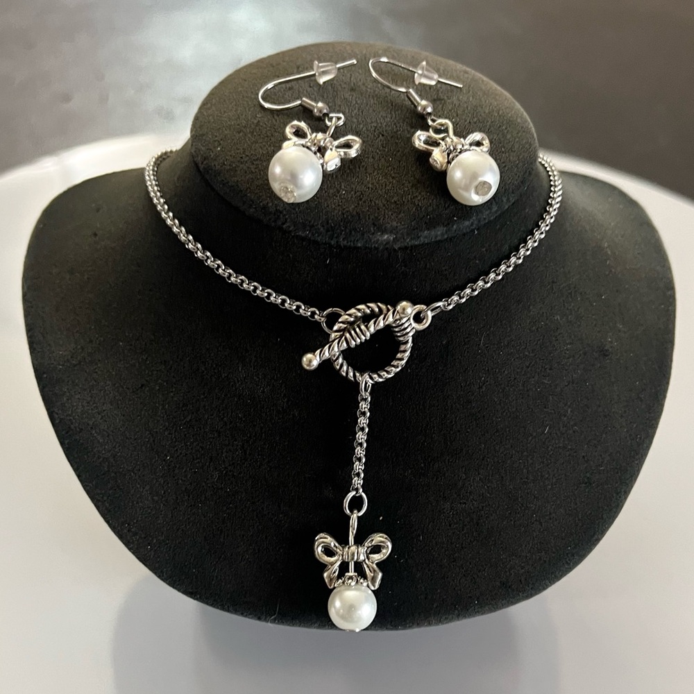 Handmade set . Y shape necklace hair bow and pearls + matching earrings . - Picture 1 of 11